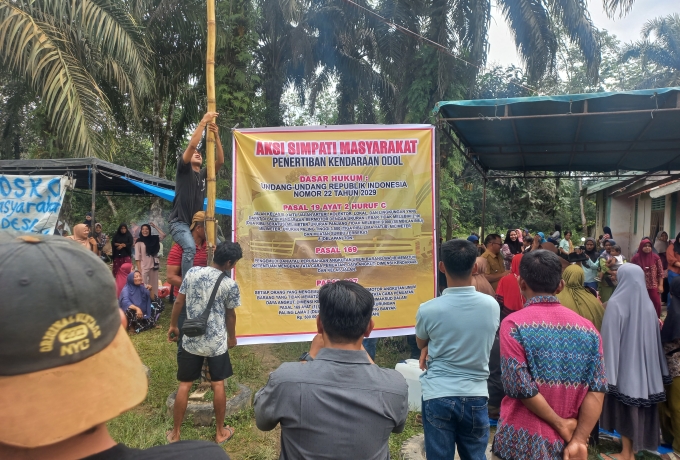 Warga Desa Siabu Tuntut PT Ciliandra Untuk Mematuhi Tonase Mobil Angkut CPO