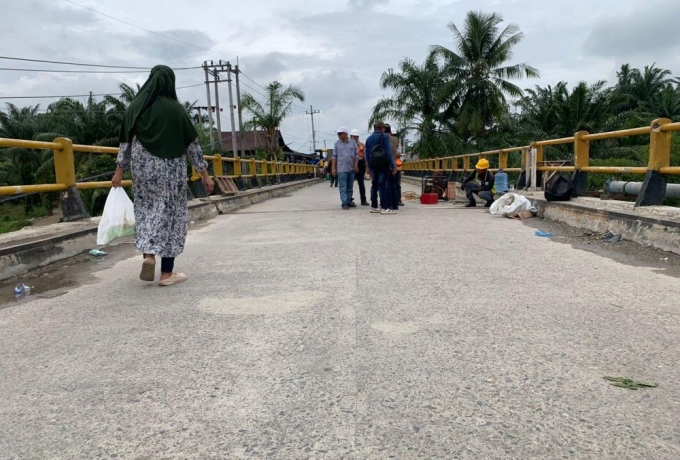 Jembatan Sungai Rokan Hanya Boleh Dilintasi Sepeda Motor dan Mobil Kecil