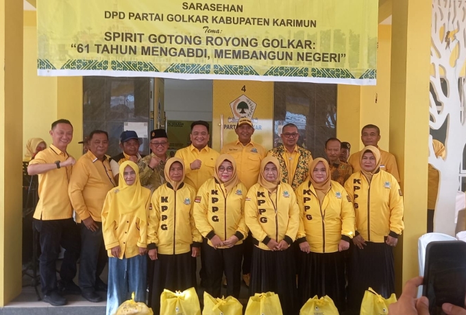 Peringati HUT ke 61, DPD Partai Golkar Karimun Bagikan Ribuan Paket Sembako