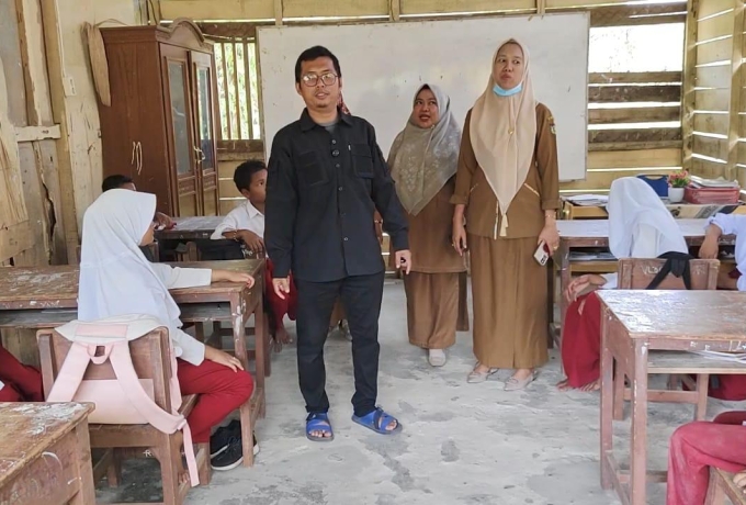 Ruang Belajar SDN 020 Pangkalan Baru Seperti Kandang Ayam, Wabup Kampar Gercep Setelah Laporan Pegiat Medsos Harby Efgunata