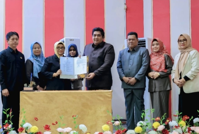 Bupati Bintan Roby Sampaikan Pendapat Akhir Ranperda BPR dan Perubahan APBD 2025