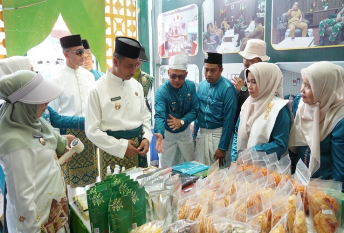Bupati dan Wabup Kampar Tinjau Bazar MTQ: Produk Lokal Bersinar, Ekonomi Masyarakat Bergairah