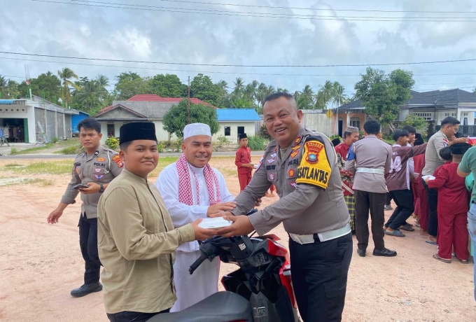 Jumat Berkah Satlantas Polres Natuna, Pererat Silaturahmi Lewat Aksi Berbagi