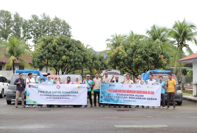 PLN UP2B Sumbagteng Bersama PIKK dan YBM Serahkan Bantuan untuk Korban Bencana di Palembayan dan Maninjau