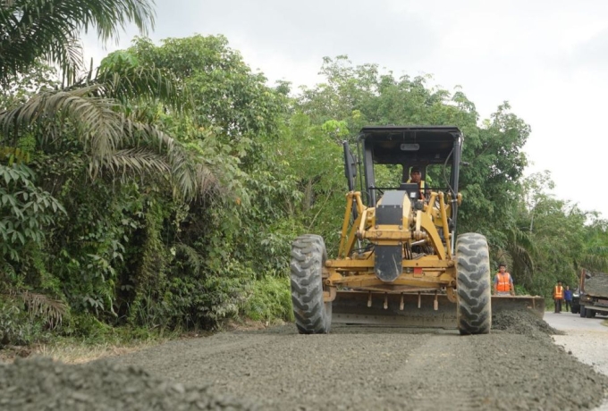 Instruksi Plt Gubri Dieksekusi, Tim Perbaikan Jalan Provinsi Mulai Bergerak