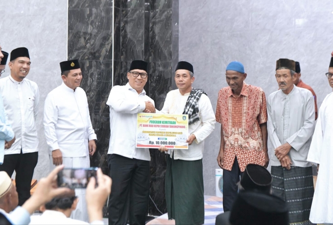 Ansar - Nyanyang Safari Ramadan di Lingga, Serahkan Bantuan CSR untuk Dua Masjid