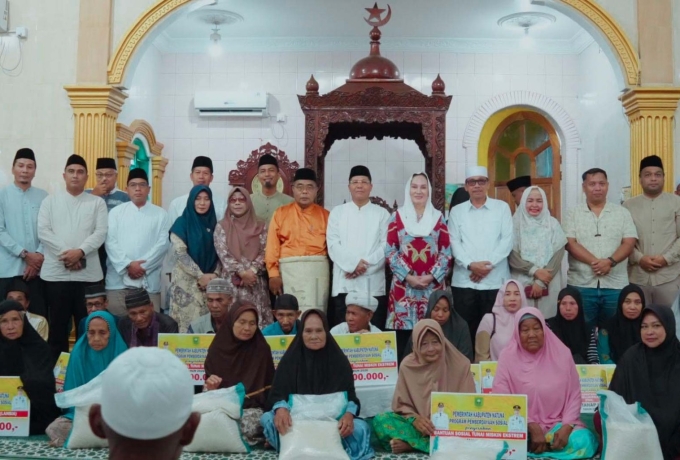 Hangatkan Ramadhan, Bupati Natuna Berbagi Zakat dan Bantuan di Masjid Raya An-Nur Sedanau