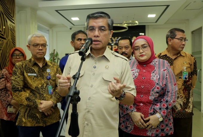 Menaker Tinjau Posko THR dan BHR Keagamaan 2026, Pastikan Hak Pekerja Terlindungi Jelang Lebaran