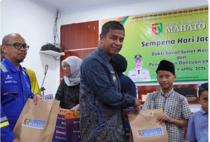 Bupati Kampar Hadiri Baksos PT RPM di Tapung, Sunat Massal dan Bantuan UMKM Jadi Sorotan