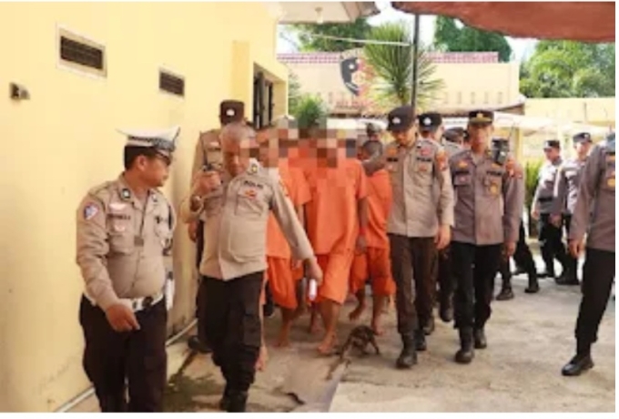 Kapolres Kampar Pimpin Langsung Pengawalan 50 Tahanan Narkoba ke Polda Riau