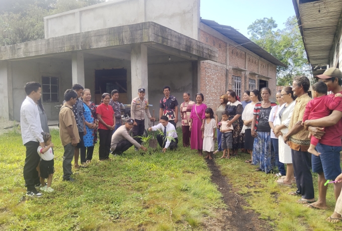 Green Policing, Polsek Rangsang Tanam Pohon Hias di Gereja GPdI