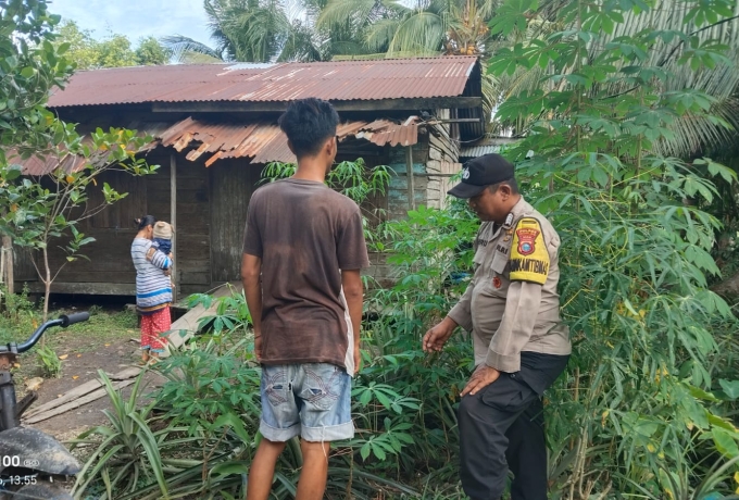 Tingkatkan Produktivitas Ekonomi Warga , Personel Polsek Enok Pantau Tanaman Di Perkarangan Rumah