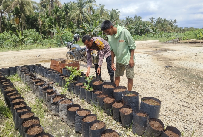 Aipda Rahmat Sambangi Kebun Cabe Budi, Polri dan TNI Kompak Kawal Ketahanan Pangan Teluk Kabung