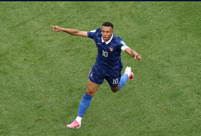Mbappe Cetak Dwigol di Laga ke-100, Prancis Lolos ke Fase Gugur