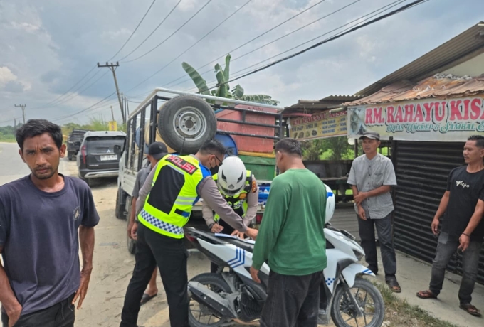 Nekat Serobot Antrean, 10 Sopir di Jalan Lintas Timur Pelalawan Ditilang Polisi