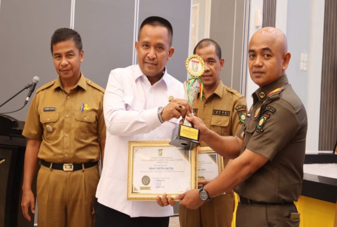Satpol PP Kampar Raih Peringkat II Bupati Award Pelayanan Publik 2025