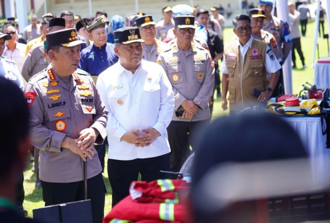 Kapolri Serahkan Bantuan Peralatan Karhutla untuk Perkuat Kesiapsiagaan di Riau