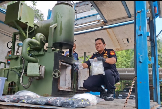 Bea Cukai Kepri Gagalkan Pengiriman 3 Kilogram Sabu ke Tembilahan, Dua Kurir Diamankan