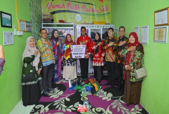 Momentum Hari Batik Nasional, Bupati Kampar Tinjau Enam Rumah Produksi Batik