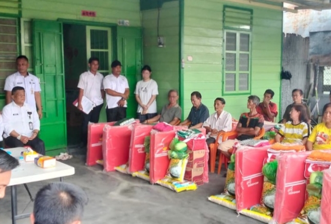 Pascakebakaran di Bagan Barat, Pemkab Rohil Salurkan Bantuan bagi Warga Terdampak