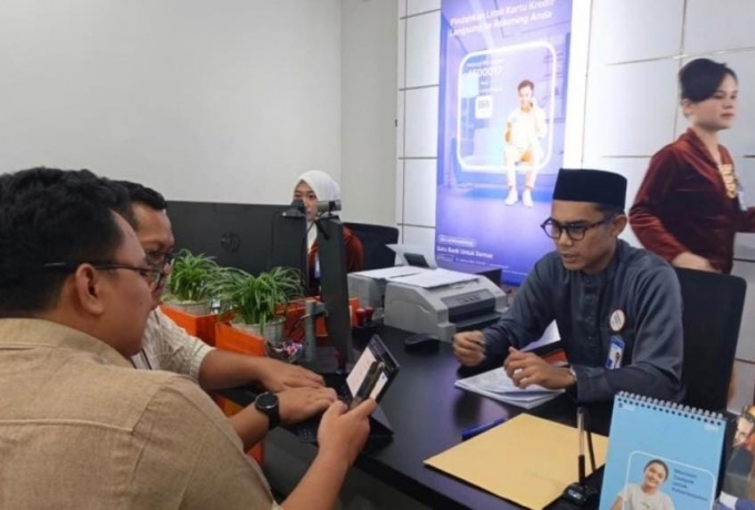 Customer Service BRI BO TBK Berikan Pelayanan Ramah dan Solutif kepada Nasabah 